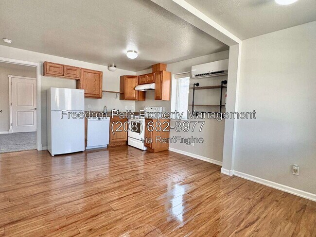 Building Photo - 1212 E Sherman Ave