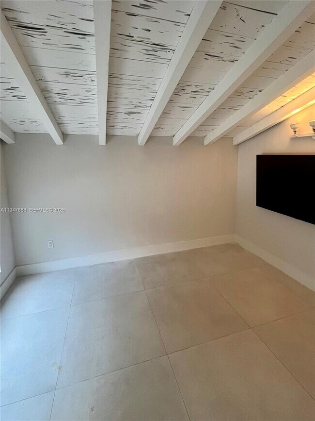 Building Photo - 337 SW 23rd Rd