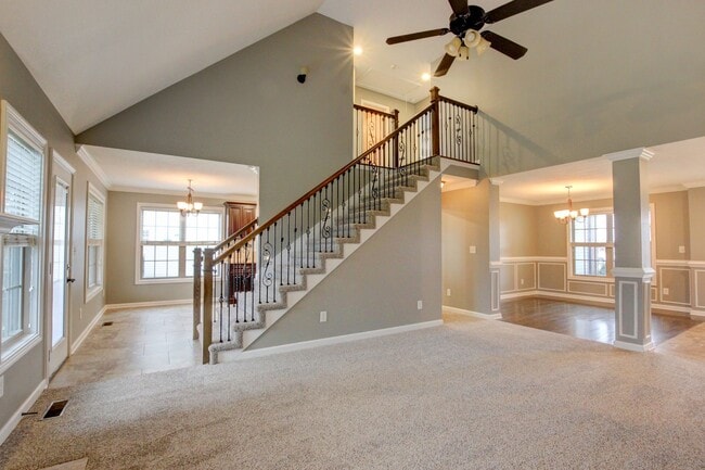 Building Photo - Executive Home on Cul de sac off exit 8.  Hurry.