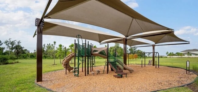 Building Photo - 11041 65th Ter E