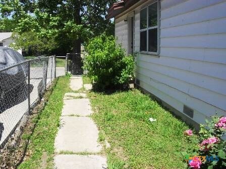 Building Photo - 910 San Antonio St