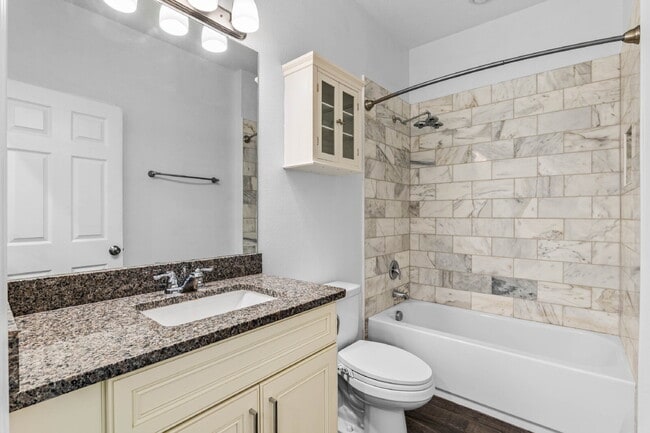 Building Photo - Spacious 4-Bed / 2-Bath Home with 3-Car Garage in Apopka with Modern Touches!