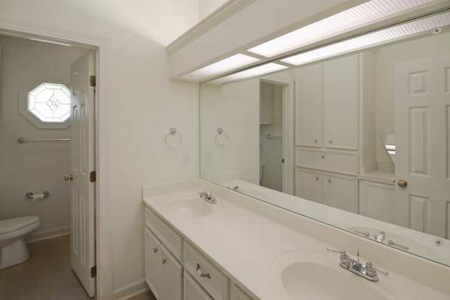 Building Photo - 345 Avonlea Ln