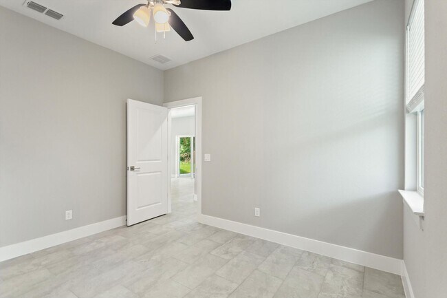 Building Photo - Deposit-Free! Modern, energy efficient hom...