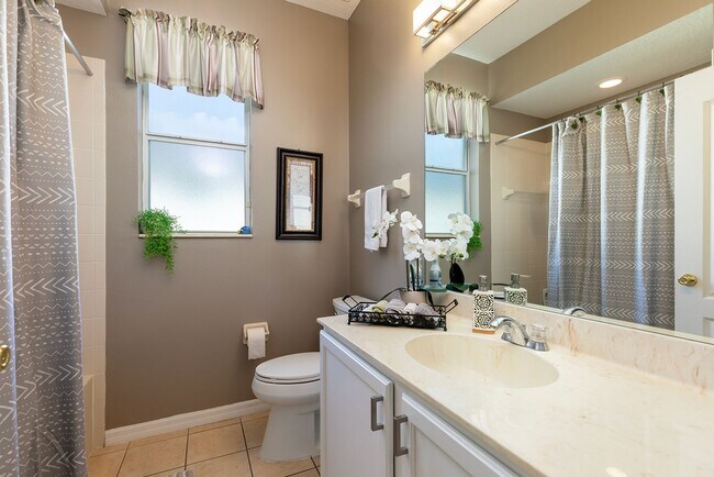Building Photo - One story beauty in Errol Estates and Loca...