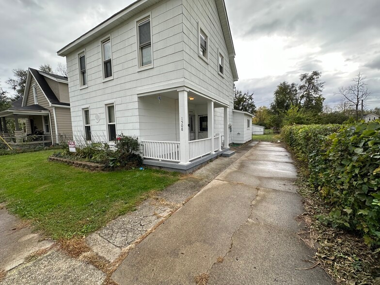 Off street parking - 1508 Forest Ave
