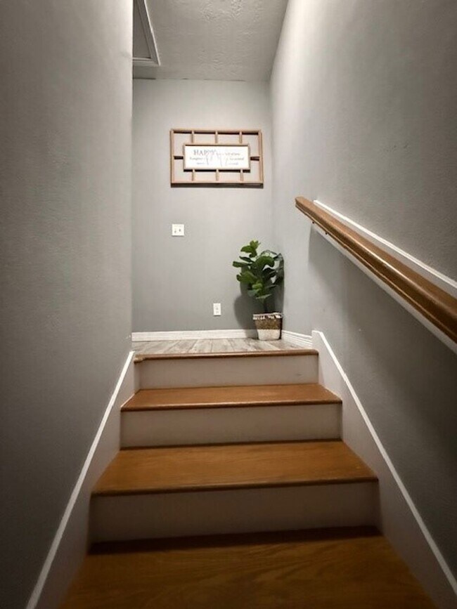 Building Photo - 324