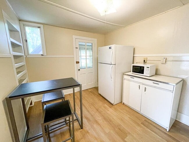 Building Photo - 312 Farm St