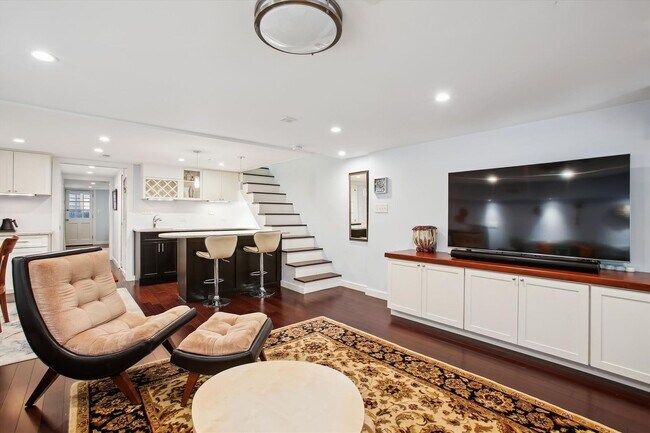 Building Photo - Stunning 3BR+, 3.5BA Capitol Hill Home wit...