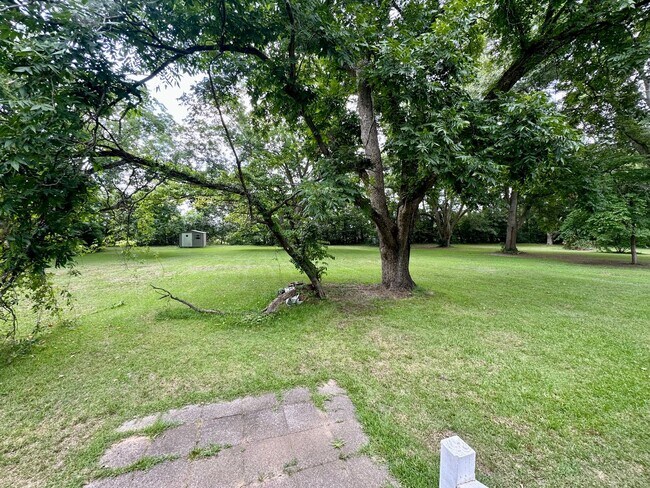 Building Photo - 2031 Winterberry Rd