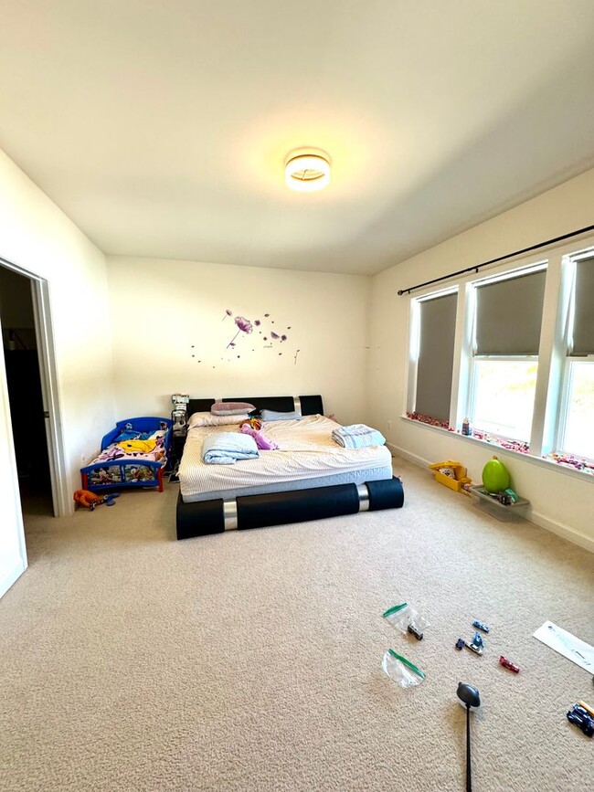 Building Photo - Townhouse for Rent in Preston Lake