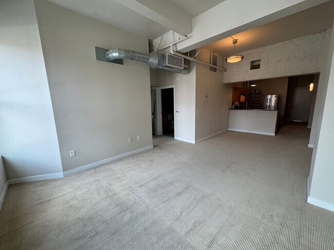Building Photo - Modern 1-Bedroom Condo in the historic Gar...