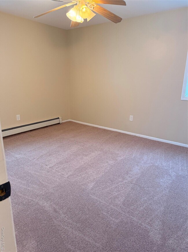 Building Photo - 549 Blue Point Rd