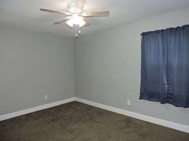 Building Photo - Beautifully updated home!