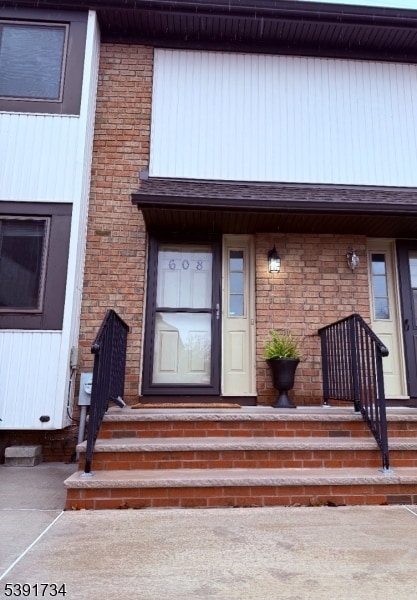 Building Photo - 608 Robin Rd