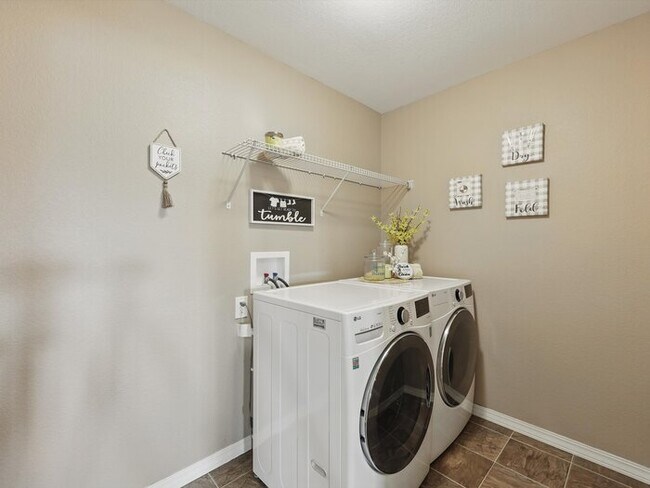 Building Photo - 8308 Needle Drop Ct