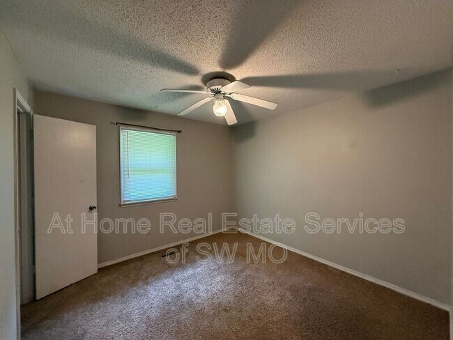 Building Photo - 6124 S Farm Rd 131