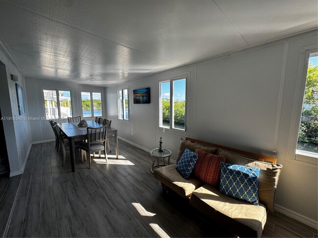 Building Photo - 228 Orchid St