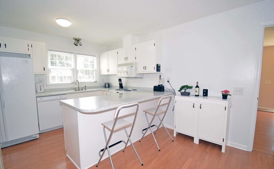 Kitchen - 5603 Pelham Rd