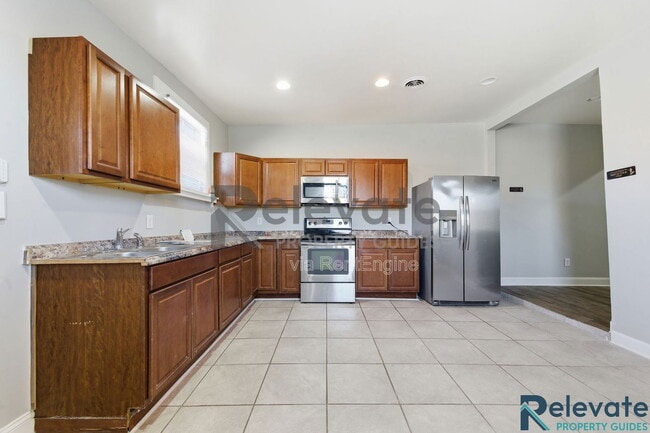 Building Photo - 2820 Q St