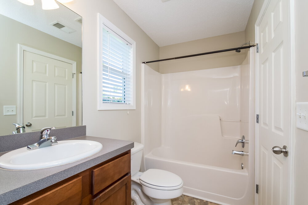 Building Photo - 42 Oakbrook Dr