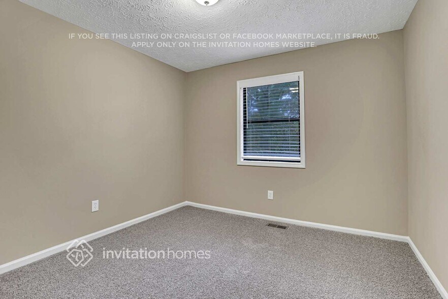 Building Photo - 4040 Maxanne Dr NW