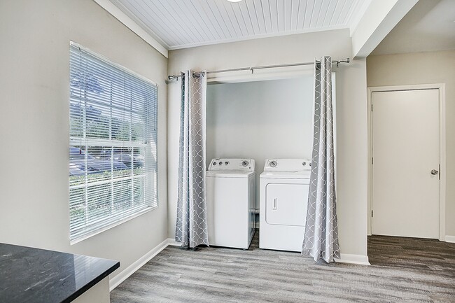 Building Photo - 1516 Story St