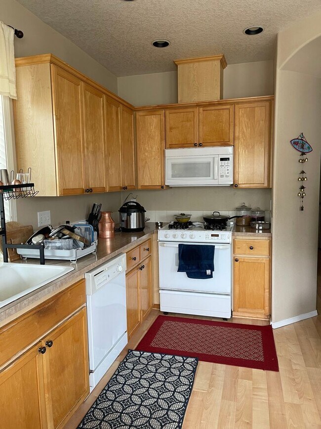 Building Photo - 20711 SW Rosemount St
