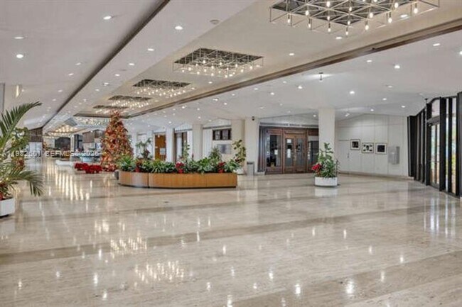 Building Photo - 801 Brickell Bay Dr