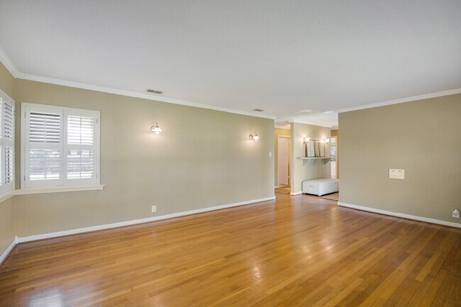 Building Photo - 336 Tuttle Rd