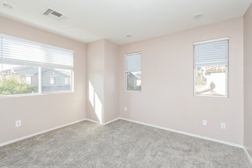 Building Photo - 970 Medina De Leon Ave