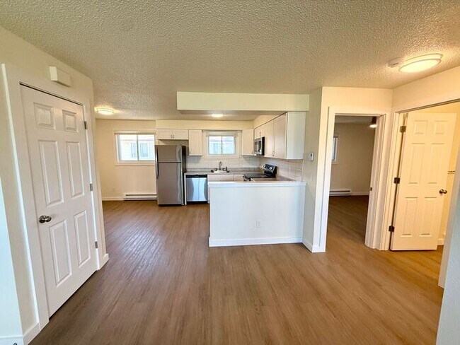 Building Photo - COMPLETE REMODEL!!! - FIRST TWO WEEKS OFF!! Cozy 2 Bed/1 Bath Apartment in North Loveland!