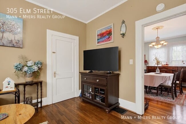 Building Photo - 305 Elm St