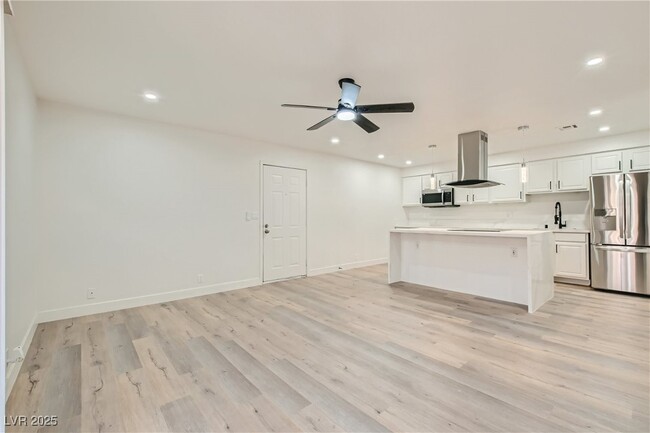 Building Photo - 4330 Sandy River Dr