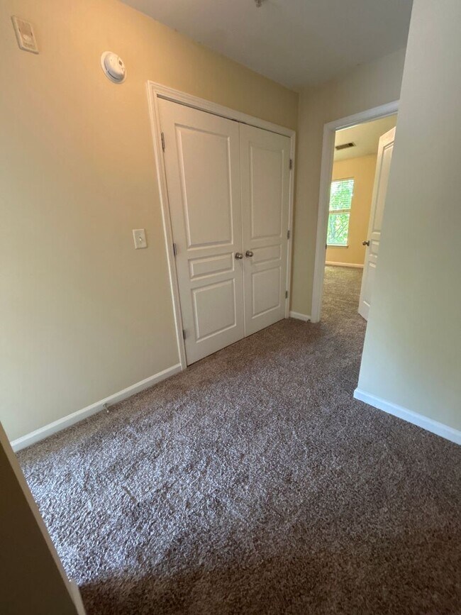 Building Photo - One Bedroom Available in this Three Bedroom Townhouse, Male Applicant!