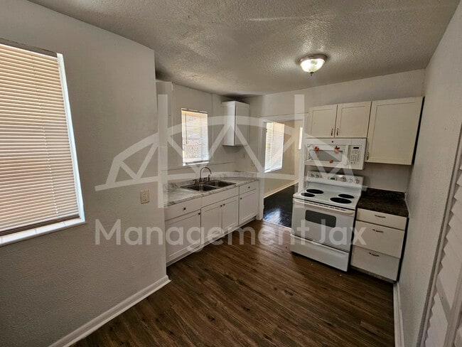 Building Photo - 1664 W 15th St