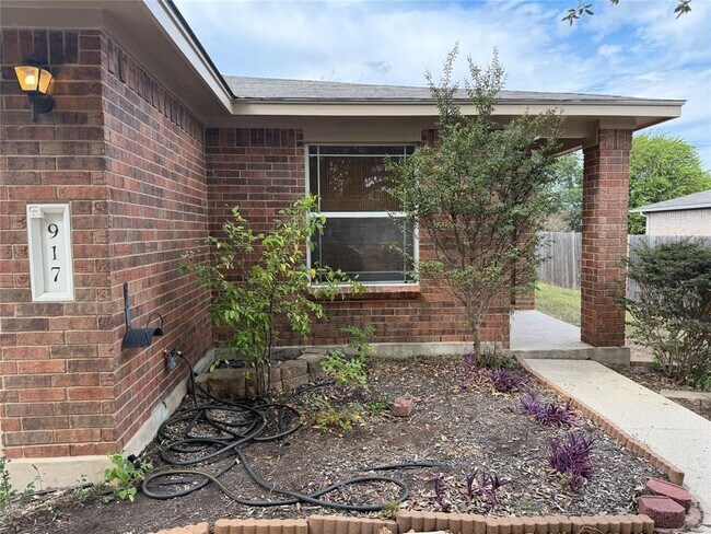 Building Photo - 917 W South St