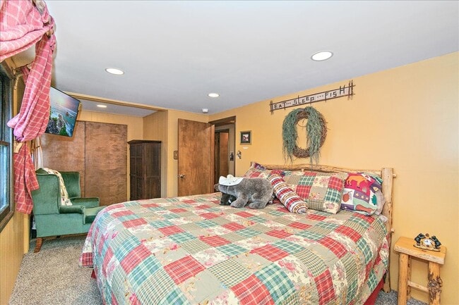 Building Photo - 420 Sheridan Dr