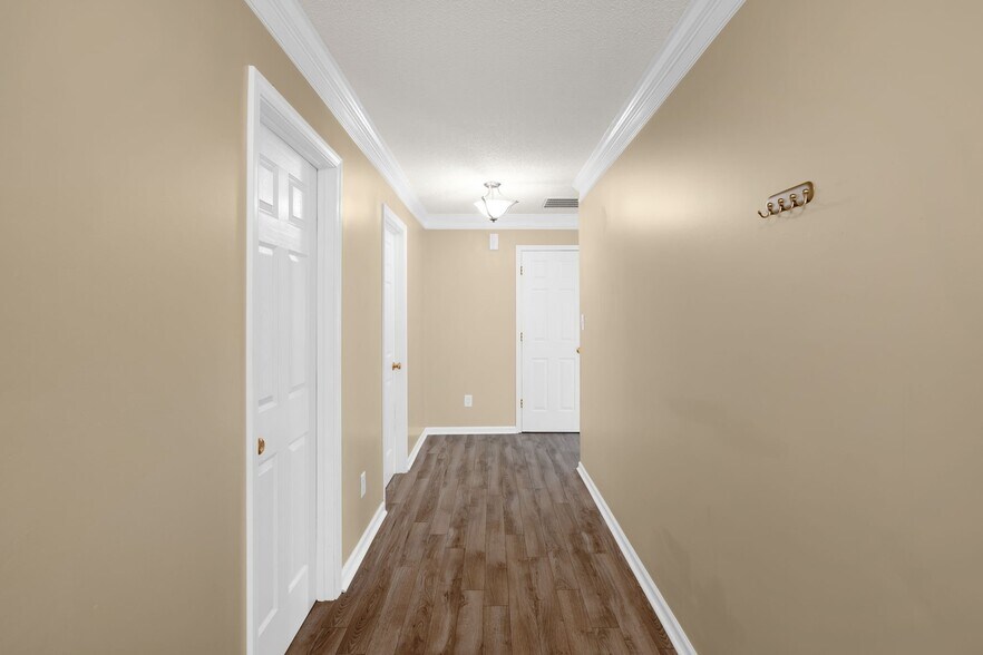 Building Photo - 10510 Plantain Ct