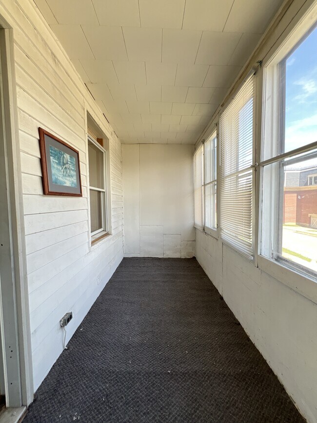 Building Photo - 943 High Bluff St