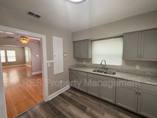 Building Photo - 1523 E Concord St