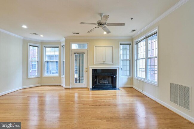 Building Photo - 1321 N Adams Ct