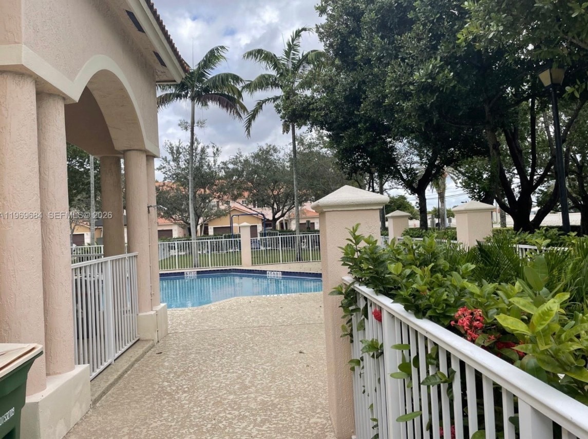 Building Photo - 8835 S Isles Cir