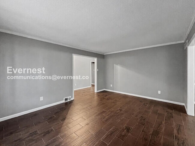 Building Photo - 3 Bed/3 Bath Home with Carport / Pet-Friendly / Available Now!