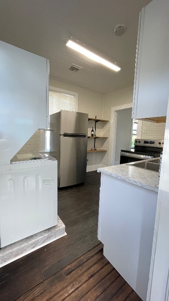 Building Photo - 808 Gordon St