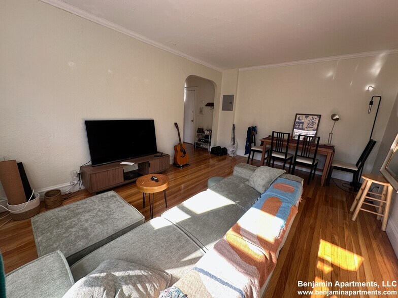 Building Photo - 2039 Commonwealth Ave