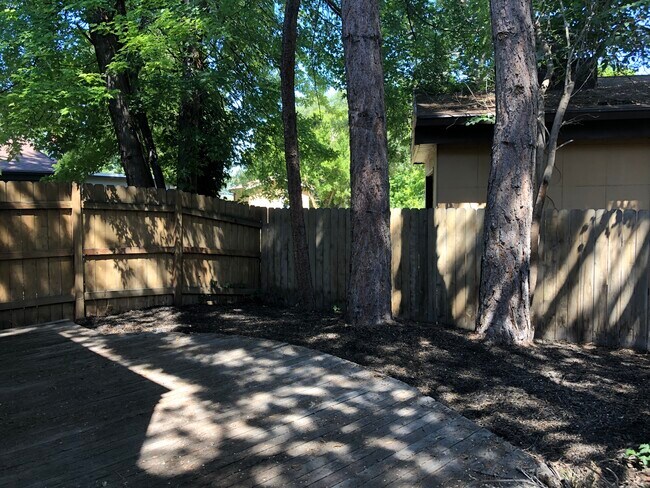 Building Photo - 1717 E Monte Carlo Dr