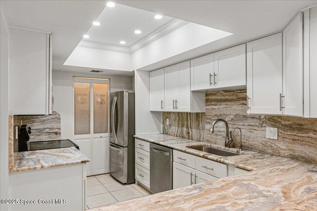 Building Photo - 6165 S Mirror Lake Dr