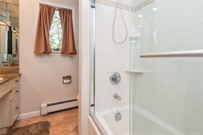 Building Photo - 7 Brookside Dr