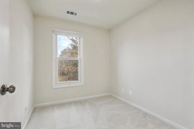 Building Photo - 43840 Laburnum Square